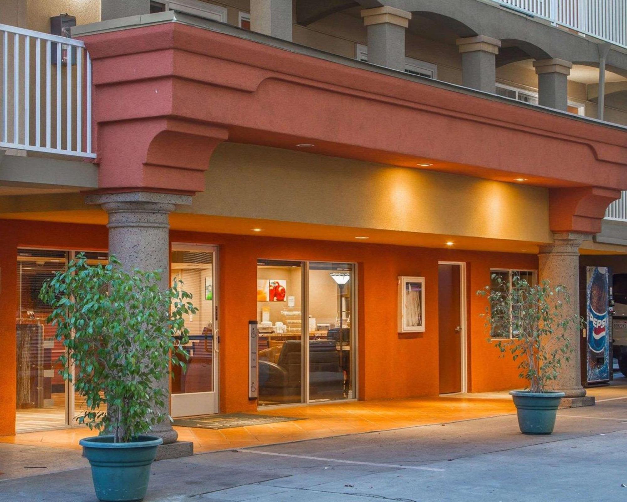 Quality Inn Sacramento Convention Center Bagian luar foto